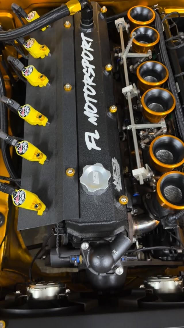 Cofre detalhado com tampa de válvulas FL Motorsport