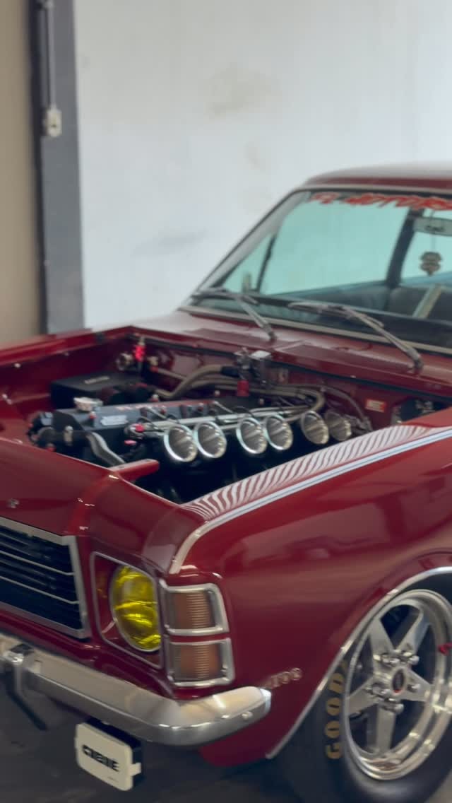 Motor 6 cilindros com corpos de injeção individuais preparado pela FL Motorsport